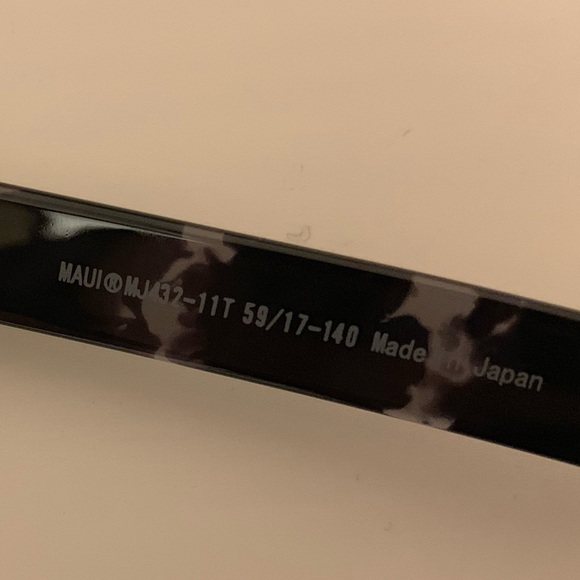 ✨ Maui Jim sunglasses✨ - Picture 5 of 8